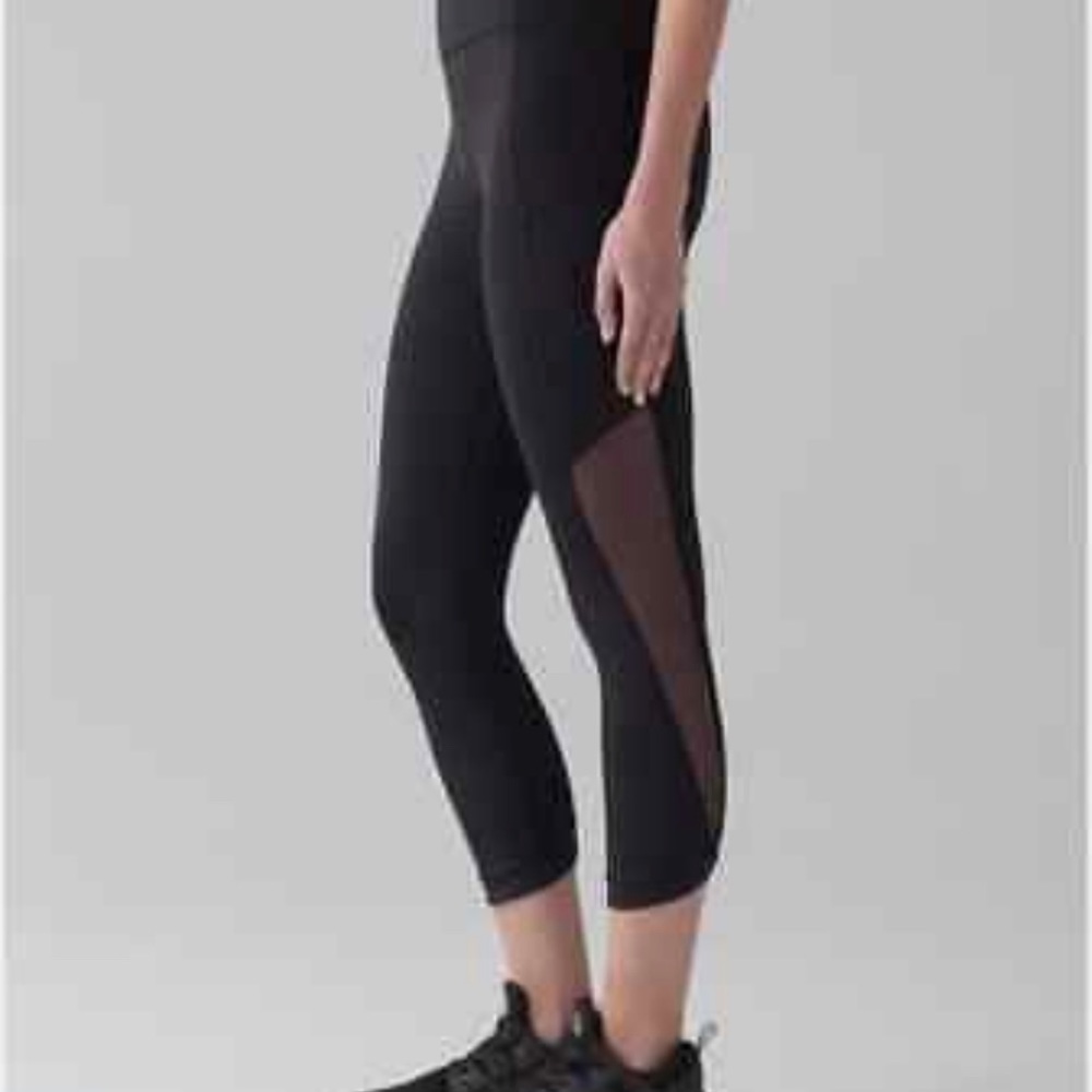 Lululemon Sole Training Crop Black Dot Mesh Panel Pocket